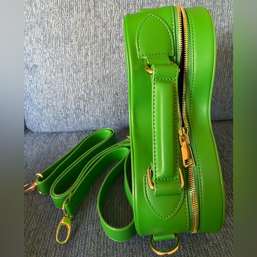 Backstitch Bruja 💚 Poison Ivy 🌿 Green Heart Crossbody Bag - Picture 4 of 5